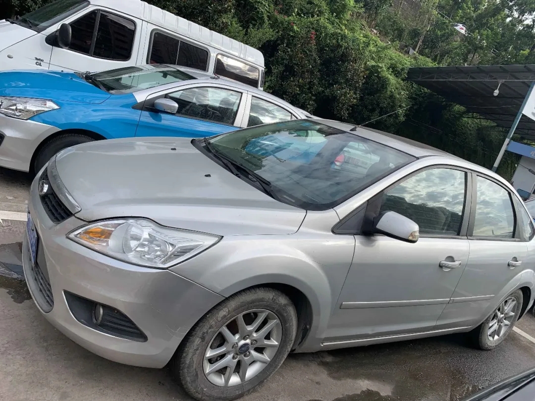 公開拍賣福克斯、上海別克牌機動車