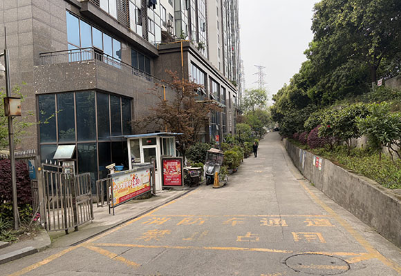 長江現代城4個車位第一次拍賣